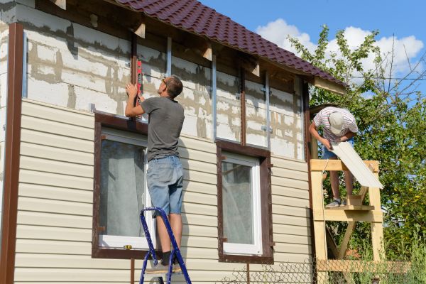 Cost of Handyman Siding Repair in Utica