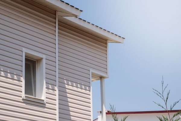 Cost of Vinyl Siding Hole Repair in Utica